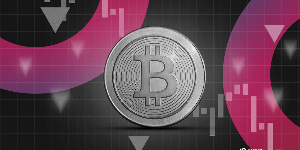 Bitcoin, Ethereum and XRP Sink as Crypto Liquidations Top $900 Million
